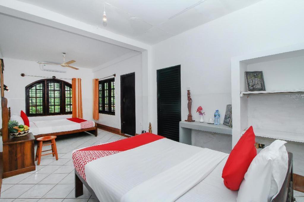 Sunny'S Garden Hotel Ambalangoda  Exterior photo