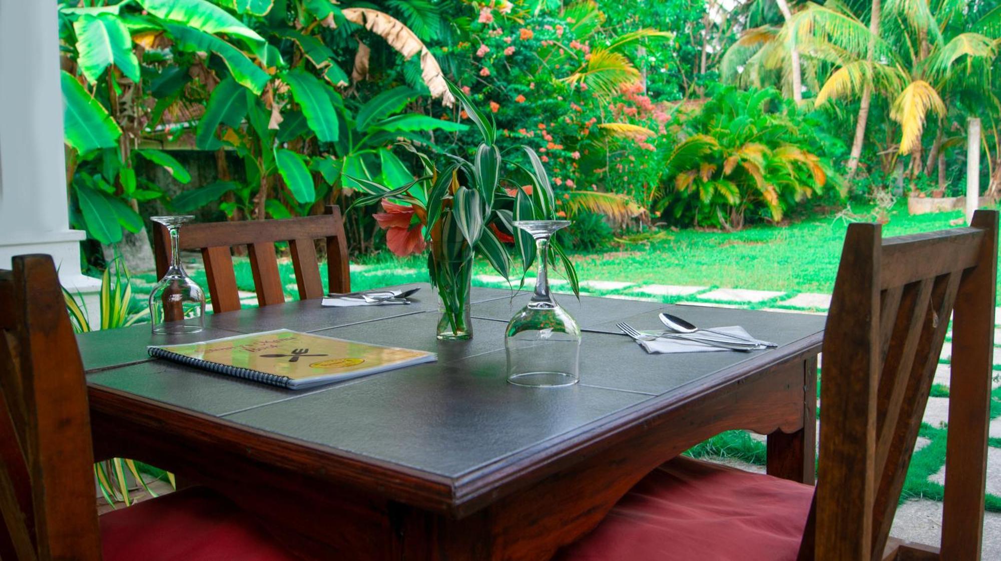 Sunny'S Garden Hotel Ambalangoda  Exterior photo